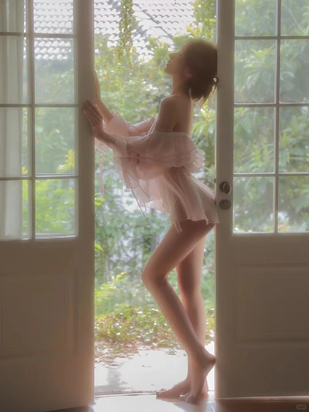 lit. village warmth and fragrance of flowers (idiom); fig. the intoxication of a beautiful spring day